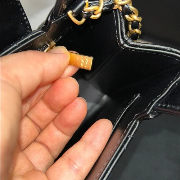 Chanel small Kelly bag. Black calf leather - Picture 14 of 17